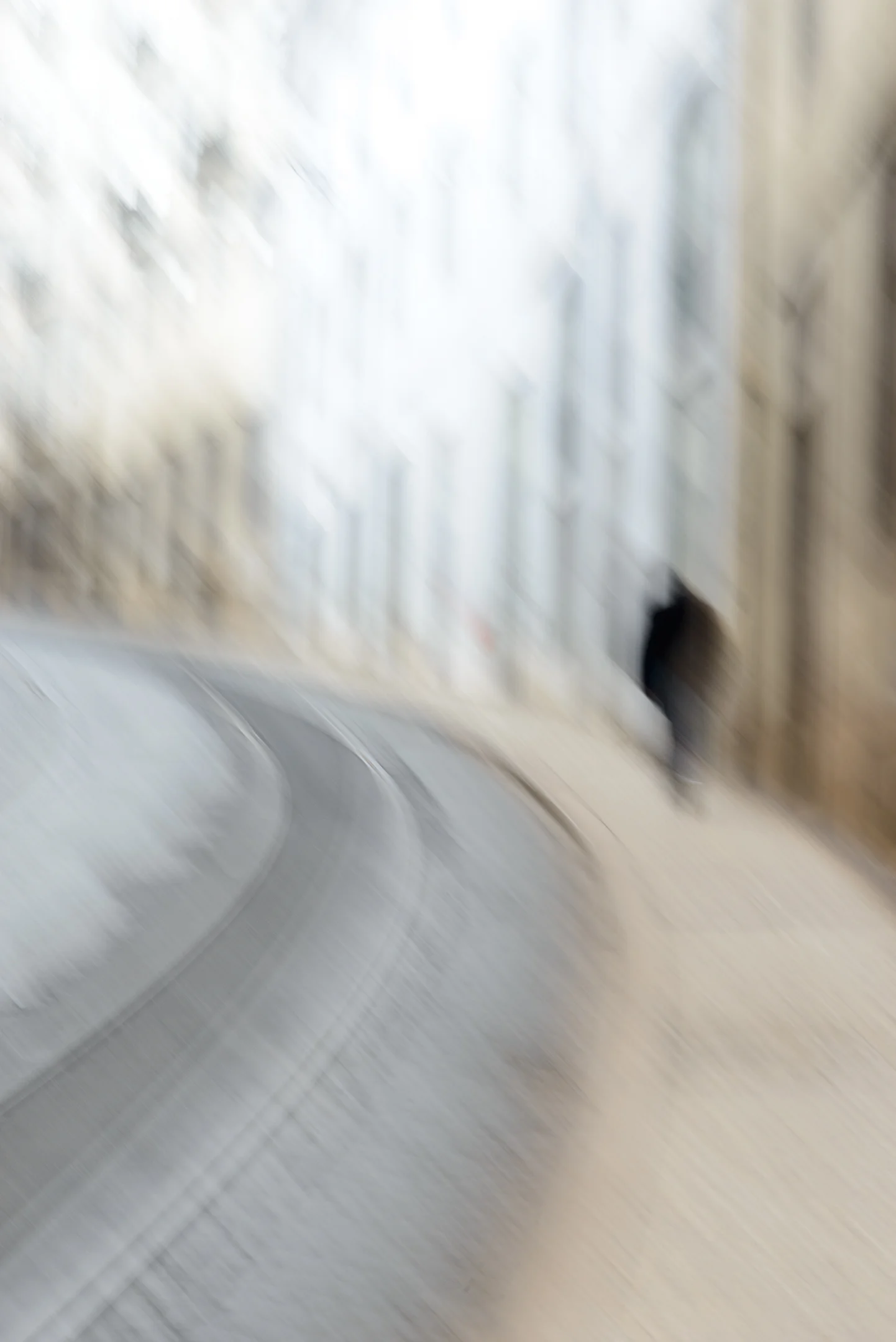 Figura — painterly street fine art print of Lisbon by Markus H. Green